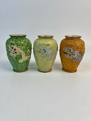 Jarrón pequeño japonés 3 Moriage Dragon - Ware arcilla colorida porcelana aplicada Foto 1 de 4