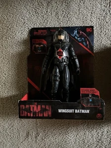 DC Comics Batman 12" Wingsuit Actionfigur mit Lichtern und Sätzen - Bild 1 von 1