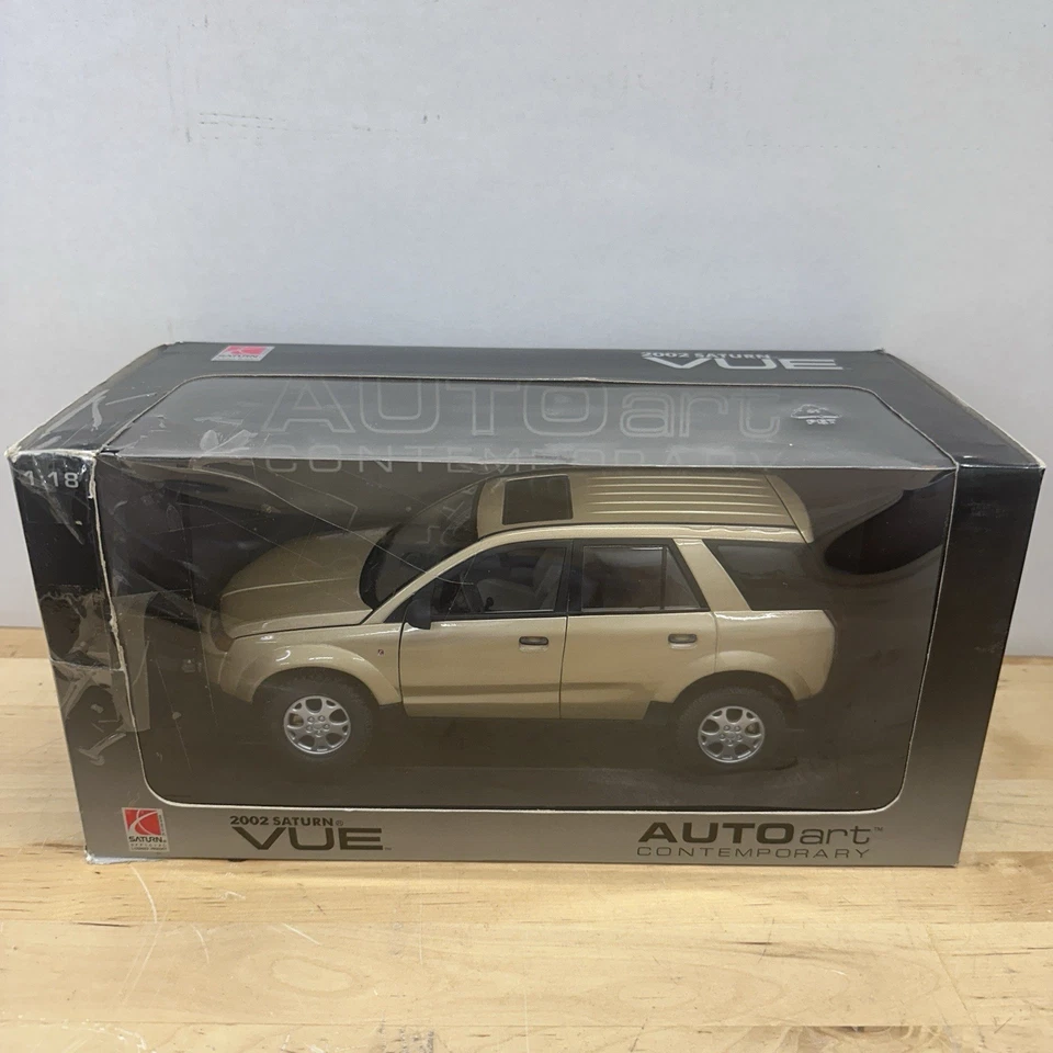 AutoART 1/18 2002 Saturn VUE Diecast Car Gold New, Damaged Box Only - Image 1 of 4