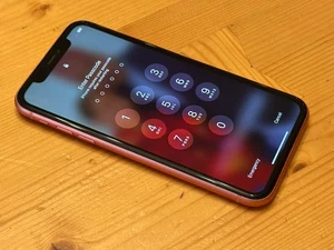 iPhone XR  (Bloqueado) - Bild 1 von 7