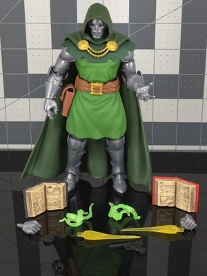 Marvel Legends Colección Retro Fantastic Four Dr. Doom Foto 1 de 3
