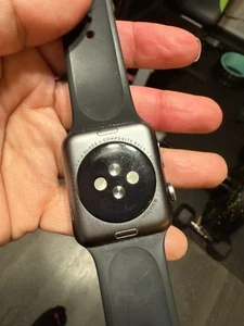 Apple Watch série 3 verrouillée - Photo 1 sur 4