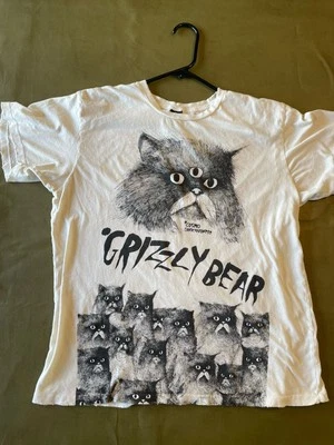 Camiseta Banda Vintage Oso Pardo con Camisa Gatos Foto 1 de 4