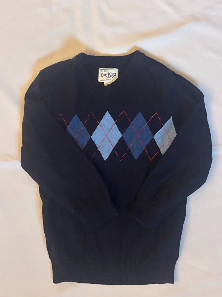 BOYS’ THE CHILDREN’S PLACE SUÉTER ARGYLE DECOTE EM V, AZUL MARINHO/AZUL/VERMELHO, TAMANHO 4T - Imagem 1 de 1