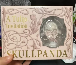 Authentische POP MART Uniqlo SKULLPANDA PLANET Puppe - Bild 1 von 3
