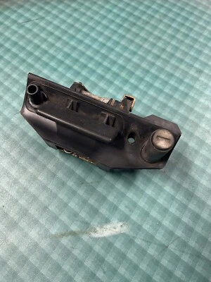 Manija de liberación mecanismo puerta trasera Volkswagen Transporter T4 701829239B VW Foto 1 de 4