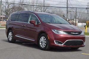 2018 Chrysler Pacifica TOURING L PLUS - Picture 1 of 30