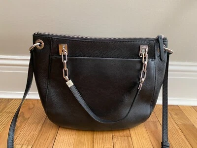 Bolso de hombro Henri Bendel de cuero saffiano negro Foto 1 de 4