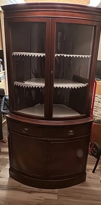 ANTIGA CABANA DE CANTO BASSET MADEIRA CEREJEIRA  - Imagem 1 de 4