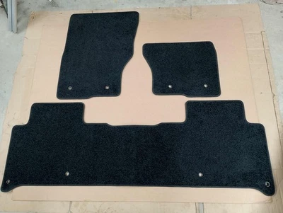Genuine Land Rover Discovery 5 L462  Carpet Mat Set Mats 2017-2025 - Image 1 of 4