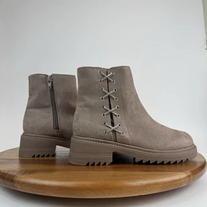 Nuevas Botas Medianas Nuevas Sin Caja Niños Grandes Niñas Steve Madden Karra Taupe Imitación Gamuza Talla 3 Y - Imagen 1 de 9