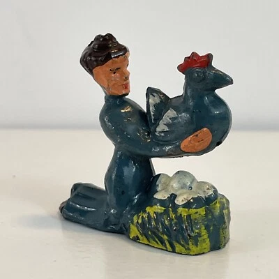 FIGURA DE PLOMO MANOIL HAPPY FARM SERIE MUJER SOSTENIENDO POLLO CON HUEVOS 41/32 DE COLECCIÓN Foto 1 de 4