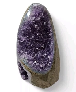 Ametista cristallo lucido autoportante 1 libbra 7 oz. - Foto 1 di 3