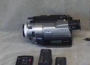 SONY DCR-TRV310 Digital Video Camera Recorder Handycam Digital 8 Night Shot - Picture 1 of 10
