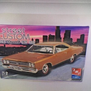 AMT ERTL Street Customs 1969 Plymouth GTX 440 Car Model Kit 1:25 New Open Box - Photo 1 sur 7
