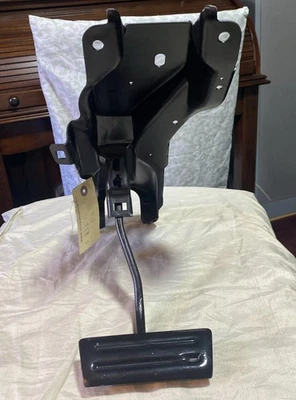 Conjunto de pedal de freno automático Chevelle 68-72 usado original Foto 1 de 4