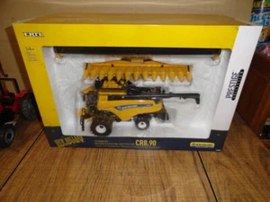 1/32 New Holland CR8.90 Prestige Combine with both grain heads - new in box - Picture 1 of 5