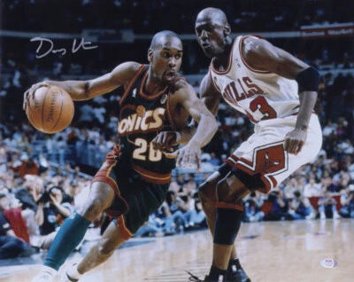Gary Payton Signed Seattle SuperSonics 16x20 Photo Dribbling (PSA Hologram)  - Image 1 of 3