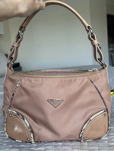 Prada echt Logo Tasche Hobo Blush Pink Mauve mit silbernem Logo und hellbraunem Lederriemen - Bild 1 von 12