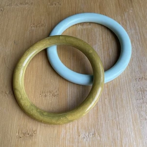 Vintage Mint & Avocado Bakelite bangle Bracelets Set Of 2 - Picture 1 of 5