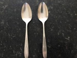 1921 - 2 Vintage Esslöffel / Servierlöffel - Grosvenor von Oneida / Community  - Bild 1 von 2