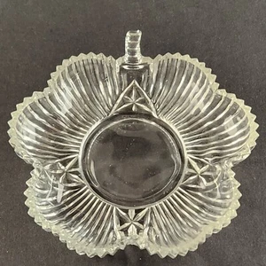 Clear Glass Nut/Candy Dish Shamrock Clover Leaf Shaped with Stem Ribbed Vintage - Picture 1 of 9