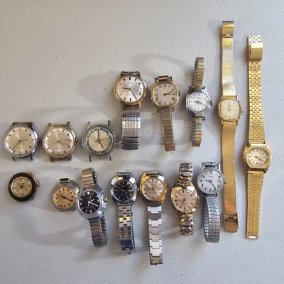 Lote 15 Relojes Mecánicos Timex Piezas Reparación Estilos Mixtos Estuches Sin Probar Foto 1 de 4