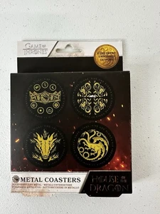 Posavasos metálicos House of the Dragon, juego de cuatro, respaldo de corcho antideslizante nuevo - Imagen 1 de 2