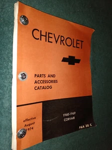 1960-1969 CHEVROLET CORVAIR PARTS CATALOG / ORIG. 61 62 63 64 65 66 67 68 / 8/74 - Foto 1 di 10