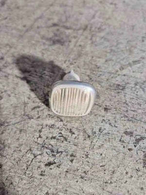 Indicatore di direzione parafango anteriore sinistro Skoda Fabia I 6y2 100949127A 1.90 Diesel 31513769 - Immagine 1 di 4