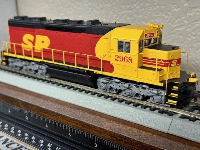 SOUTHEN PACIFIC MERGER " SP-SF KODACHROME " SD35 LOCO DC/DCC Ready HO Scale NEW - Image 1 of 4