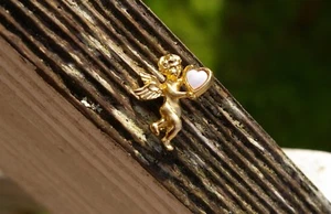 Cherub Angel Heart Gold Tone Metal Lapel Pin Pinback Brooch - Picture 1 of 3
