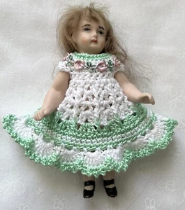 Häkelkleid für 4 - 4,5 cm antike Biskuit Kestner Mignonette Puppe weiß/neuwertig - Bild 1 von 6