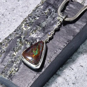 Boulder Opal Anhänger, 925er Silber, Edelsteinanhänger (13959), mit Mondstein - Bild 1 von 1
