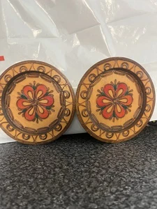 ZWEI KLEINE DEKORATIVE HOLZTELLER - Bild 1 von 3