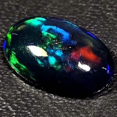 NATURAL AAA+SUPREME COLOR PLAY OVAL CABOCHAN  ETHIOPIAN WELO BLACK OPAL 1.10 CTS - Image 1 of 3