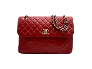 CHANEL CC Logo Invisible Chain Flap Shoulder Bag Red 15 131443135 - Imagen 1 de 9