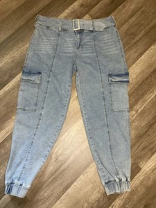 Almost Famous Damen Denim Jogger XL Gürtel Cargo Jeans Blau Light Wash Bare Bac - Bild 1 von 8