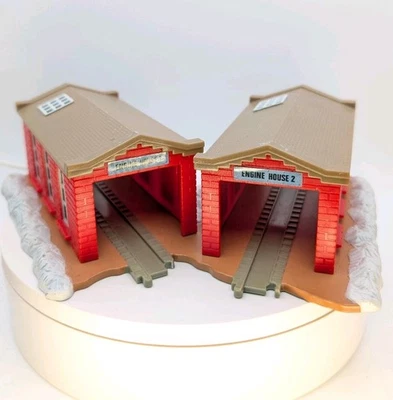 Micro Machines 6490 Train Engine House - Image 1 of 4