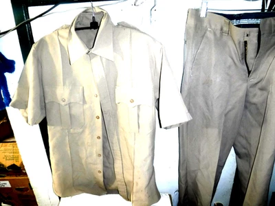 UNIFORME SHERIIF SERIE TV EUREKA usado por JO LUPO Foto 1 de 4