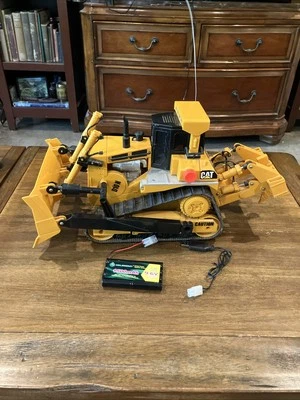 Vintage New Bright CAT D10N Bulldozer Wireless  No Remote 27MHz PARTS ONLY - Image 1 of 4