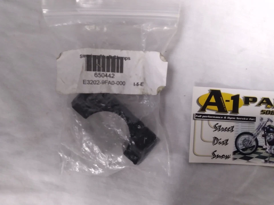 Abrazadera de eje de dirección E-Ton Viper 40 40E 50 70 90 90R Impulso 650442 NOS OEM Foto 1 de 1