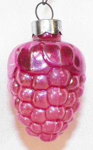 Premier Adorno de Navidad Racimo de Uva Rosa Figura Bola Pequeña De Colección #747 - Imagen 1 de 6