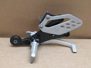 BMW S1000RR 2012 12300 km rechts Fahrer Fußrasten Montage (15339) - Bild 1 von 10