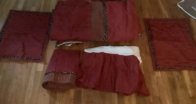 JUEGO DE EDREDÓN 5 piezas JC Penney Home, Queen 80”x90”, 2 fundas 1 falda de cama 1 cenefa 84” Foto 1 de 4