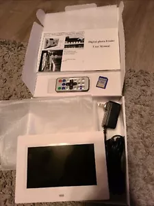 Digital Picture Frame with Remote and SD card included - Motion sensor activated - Picture 1 of 7