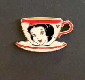 Disney Hidden Mickey 2009 Mystery Pouch Princess Tea Cups Snow White Pin 71403 - Imagen 1 de 1