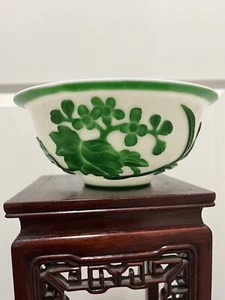 Vintage/Antique Chinese Peking White Glass Green Carved Overlay Bowl - Picture 1 of 7