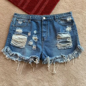Boohoo Blue Womens US 16 Distressed Denim Fringe Hem Shorts Act W 40 x I 2.5 NM - Foto 1 di 10