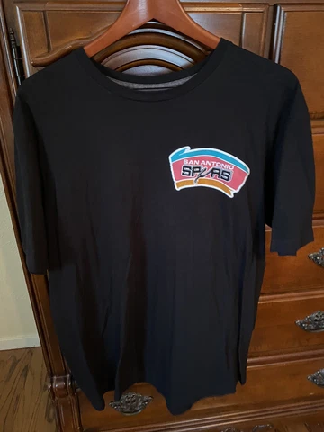 San Antonio Spurs Black Licensed T-Shirt Size XL. NWOT Cover
